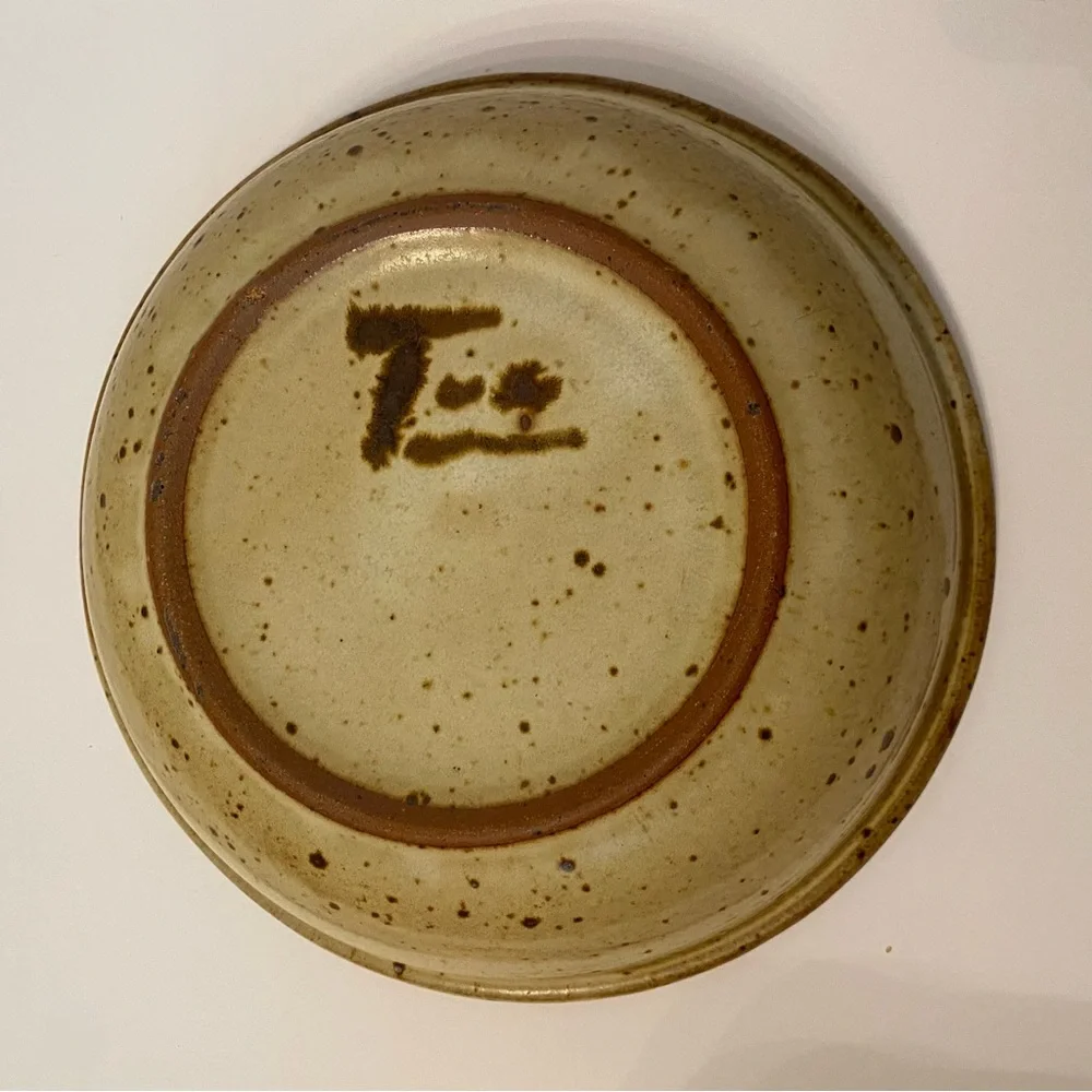 JEFF TINIUS STORM LAKE POTTERY LIDDED CASSEROLE CRAB RELIEF TAN STONEWEAR USA